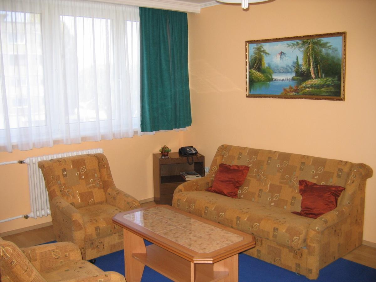 Hotel Ózd Kamer foto